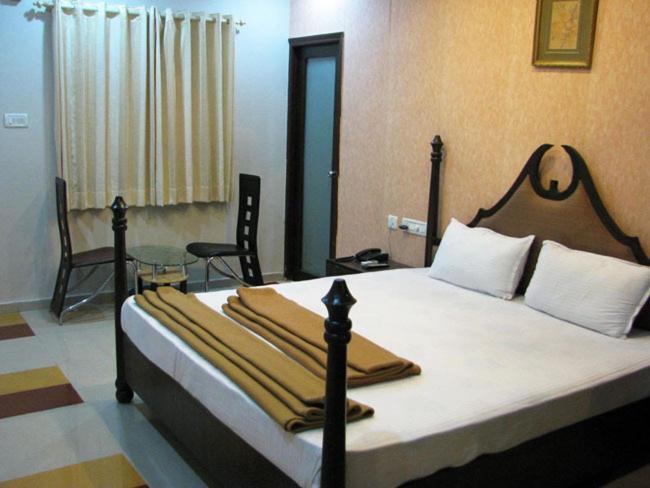 Aum Health Resort Vadodara Szoba fotó