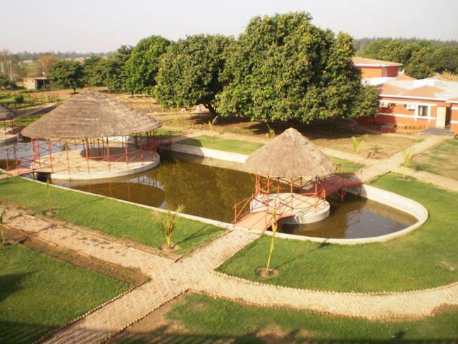 Aum Health Resort Vadodara Kültér fotó