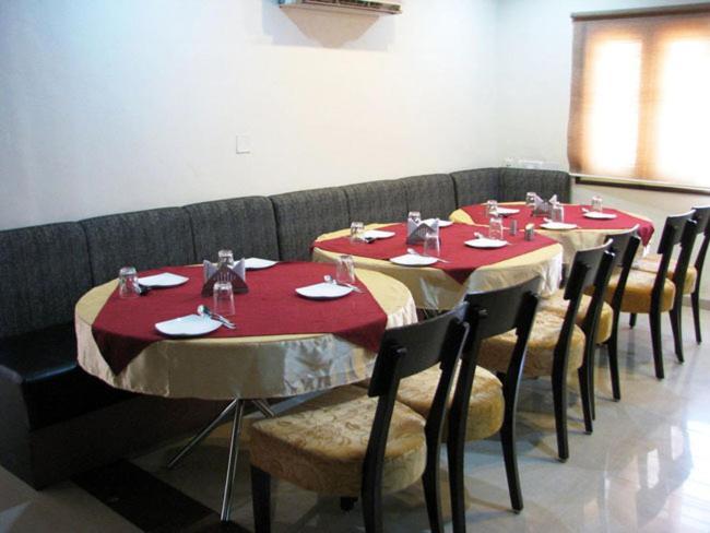Aum Health Resort Vadodara Kültér fotó