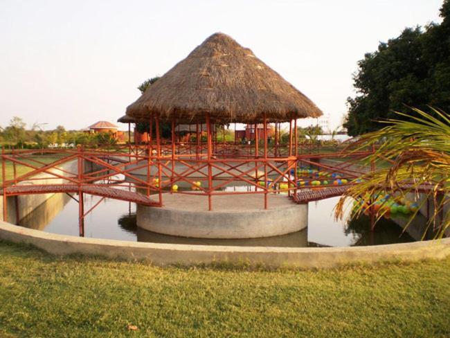 Aum Health Resort Vadodara Kültér fotó